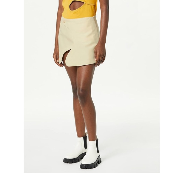 Head of State Wumi Mini Skirt in Cream - Picture 5 of 10